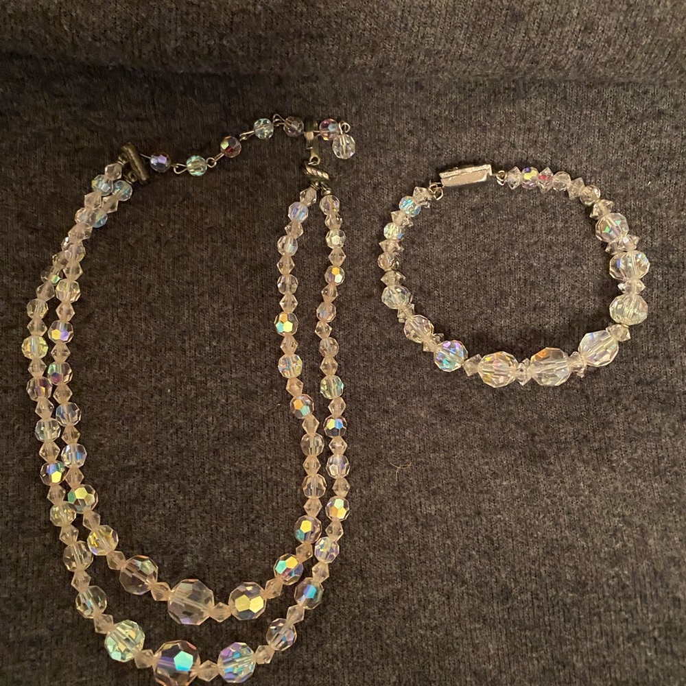 Beautiful vintage crystal chocker and bracelet